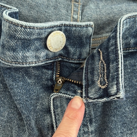 NWT Lane Bryant Distressed/Frayed Boyfriend Mid Rise Bermuda Shorts. Size 20 - Picture 9 of 15